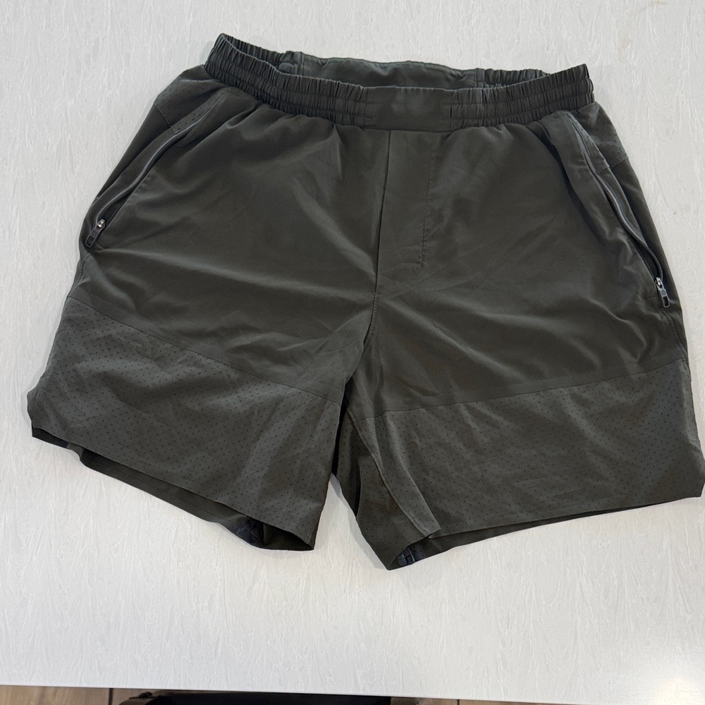 Lululemon Men's Olive Green Athletic Lightweight Shorts M 6” inseam